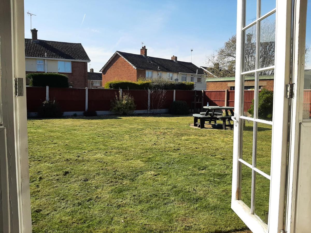 Villa Huge Garden House For Contractors And Families Ollerton Exterior foto